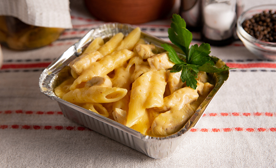Макароны с курицей в сливочном соусе