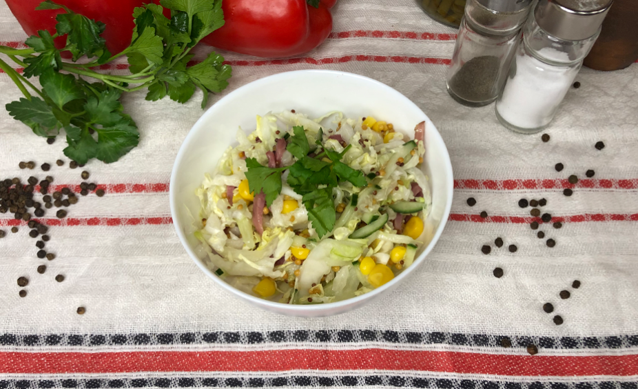 Салат с ветчиной и пекинской капустой  